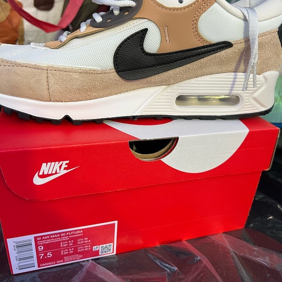 Nike Airmax' Tan and Black Sneakers - Picture 3 of 6